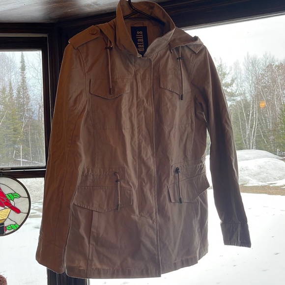 Light jacket tan hood zipper and button - Picture 2 of 9